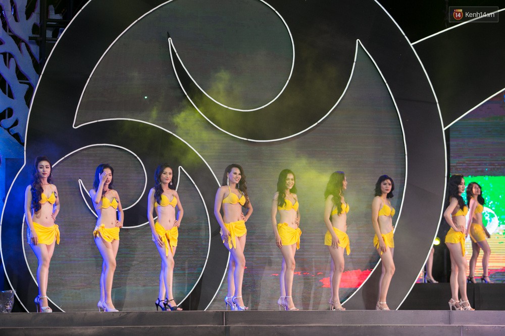 Thí sinh Hoa hậu Biển catwalk như đi chợ, body gây thất vọng khi trình diễn bikini trong buổi tổng duyệt